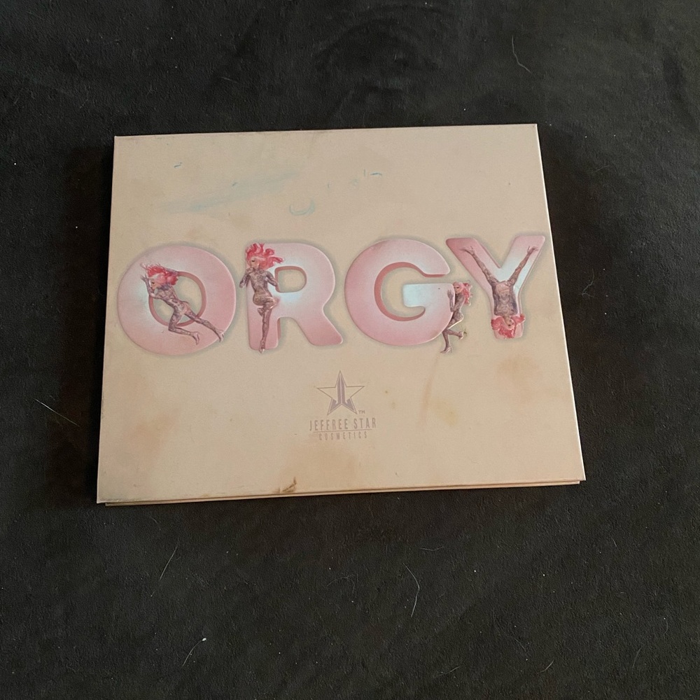 Swatched Jeffree Star Pallet- orgy